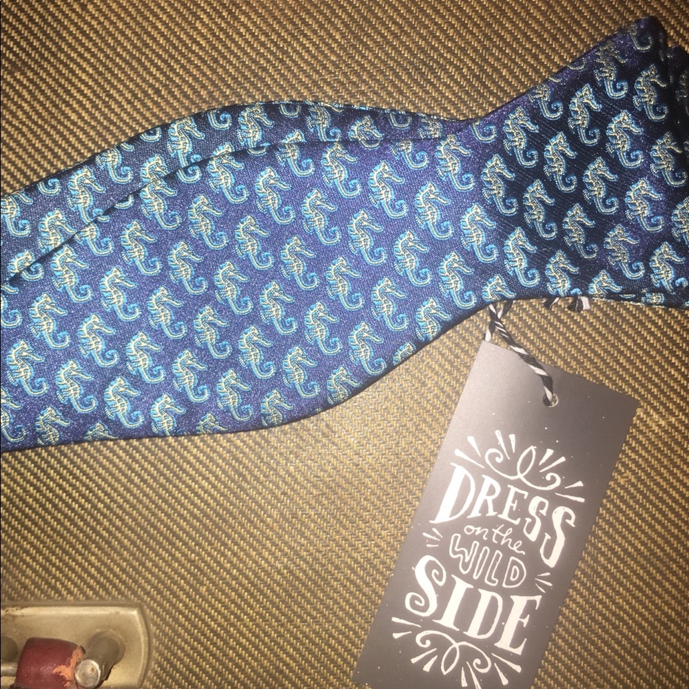 Seahorse Bowtie